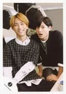 SixTONES / Ju Tanaka ・ Hokuto Matsumura / Knee-up ・ sitting ・ costume black ・ white ・ Matsumura mouth opening ・ left facing ・ smiling Tanaka / Johnnys Jr. "Johnnys Ginza 2016" in Shea Ta Crie goods shooting off-shot / official Official photo