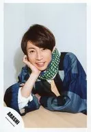 Arashi / Masaki Aiba / Upper Body / Wafuku Black / Gray / Blue / Scarf / Green Check Pattern / Right Hand Cheeks / With Elbows / Desk / 16 Spring / Summer ARASHI "Japonism Show" in ARENA Pamphlet & Goods shooting off-shot / Official Official photo