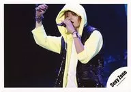 SexyZone / Kikuchi Fuuma / Live Photo, Horizontal, Top, Purple Vest, Yellow Parker Wear, Right Top, Left Hand Microphones, Background Black / Official photo oficial