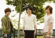 Group (3 people) / Upper body / Back with trees / Outdoor / Movie "Sheep wo Kazoeru." Completion Event Premium Seat Special Bromide