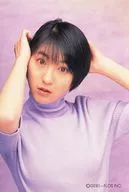 No. 36 : Ryoko Hirosue / Upper body / Costume purple / Both hands head / Background purple / Official bromide