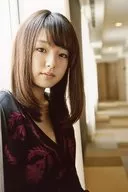 AeLL./篠崎愛/バストアップ・衣装黒・紫・右向き・口閉じ・左寄り・ポストカードサイズ/公式生写真