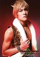 Takigawa Eiji (ROM) / Top & Clothes Brown / Right face / Background red / Character Cter Shot / "Musical SHOW BY ROCK!! MUSICAL - Canting Livestock! Deep red Catastrophic Revolution Apocalypse! -" Official photo