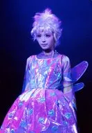 平野綾/演唱會照片·膝上·服裝紫水色·雙手下·視線左/舞台「UDANI」生寫真
