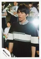 Kanjani Eight / Tadayoshi Okura / Upper body / Costume black and white / Under both hands / Eyes left / Mouth open / Official Official photo