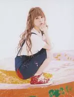 Silent Siren Kurosaka 優香子 / Whole Body / Body Facing Right / Costume White / Navy Blue / Squatting / Right Hand Chin / Special Official photo with CD "S"