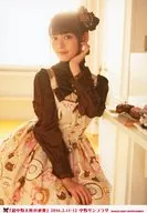 Sumire Uesaka / Kneecap / Brown / Beige / Left Hand Cheek / Right Hand Bottom / Face Left / 「 Gocho Nakano Tairiku no Goso 」 2016.2.11-12 Nakano Sun Plaza 」 / Sumire Uesaka Bromide Eighth