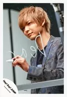 Hey! Say! JUMP / Hirota Yabu / Upper Body / Costume Grey / Black / Left Hand Pen / Left Facing / Mouth Closed / Text / Album "DEAR." Jacque Shooting Off-Shot / Official Official photo