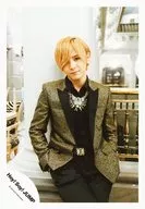 Hey! Say! JUMP / Ryosuke Yamada / Above-the-knee ・ Costume black ・ gray ・ Both hand pockets ・ Mouth closed ・ Face tilted ・ Leaning against pillars / Photographed by "Masquerade" PV / Official Official photo