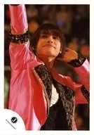 B.A.D./中淳太/現場攝影，豐胸，服裝粉色黑色，右手上，左手耳邊，視線上/公式生寫真