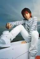 Shouta Aoi / whole body, sitting, costume white, grey, right hand extended, left hand extended, background sky, postcard size / CD-CD "SHOWTA. BEST (First Press Limited edition) (KICS-93392)" enclosed bonus random Official photo