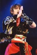 Kinki Kids / Koichi Domoto / Live Photo / Above Knee / Costume Black / Red / Silver / Gold / Right Facing / Both Hands Matching / Background Black / Blue / Official Official photo