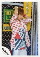 Kis-My-Ft2 / Taisuke Fujigaya / Above-the-knee ・ Costume White ・ Red ・ Blue ・ Facing right ・ Both Hands Fence / "Shala la ☆ Summer Time" PV & Jacque Photo / Official Official photo