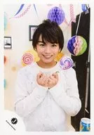 Kansai Johnnys Jr. / Onishi Ryūsei / Top, Clothing White, Hand Candy, Tooth Show, Body Front / 16 Spring "Spring Special Show 2016" Goods Shooting off shot / Official Official photo