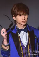 KinKi Kids / Koichi Domoto / upper body ・ purple suit ・ bow tie ・ right hand sunglasses ・ gray background / "We are KinKi Kids Live Tour 2016 ～ TSUYUSHI & KOICHI ～" original photo set