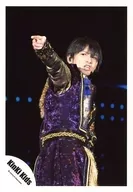 KinKi Kids / Koichi Domoto / Live Photo / Knee-High / Costume Purple / Body Facing Right / Pointing / Official Official photo