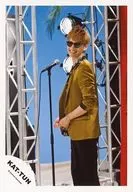 KAT TUN / Junnosuke Taguchi / Above-the-knee / Jacket yellow / Shirt black / green / red / Sunglasses / Body facing left / Side facing / Showing teeth / Stand microphone / Official Official photo