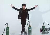 KAT TUN / Yuichi Nakamaru / Horizontal, Whole Body, Costume Black, Both Hands Lifting, Cylinder / "KAT TUN LIVE 2015 quarter in TOKYO DOME" Original Photo Set
