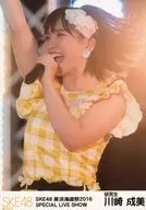 川崎成美/ライブフォト・上半身・衣装黄チェック柄・右手上げ・体左向き/美浜海遊祭2016 SPECIAL LIVE SHOW ランダム生写真 LIVE Ver.