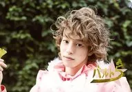 Taishi Sugie / Landscape / Bust up / Costume pink / Background green. Plant / Logo 「 Barth ☆ 5 」 / 「 Hijiri ☆ Meiji-za Festival 」 Official Bromide