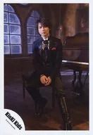 KinKi Kids / Koichi Domoto / Whole body, sitting, costume black, shirt white, under both hands, bent right foot, body front, chair, piano, window / Chair / Piano / Window / Official Official photo