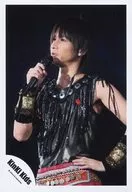 KinKi Kids / Koichi Domoto / Live Photo / Above the Knee / Costume Black / Gold / Red / Right Hand Microphone / Left Hand Waist / Left Body Facing / Left Eye / Upper Left Background Black / Official Official photo