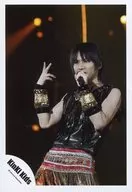 KinKi Kids / Koichi Domoto / Live Photo / Above the Knees / Costume Black / Gold / Red / 2 fingers of the right hand Stand / Left Hand Microphone / Body Facing Left / Looking Backward / Above the Eye / Official Official photo