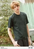 東啓介/膝上・衣装黒緑・右手ポケット・体斜め右向き・「2016.06」/フューチャーシリーズ 東啓介ブロマイド～2016年6月～