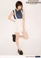 Juice=Juice/宮本佳林/全身・衣装白青・右手腰・左足上げ・顔斜め右向き・2Lサイズ/「Juice=Juice ファーストライブツアー2014 News=News ～各地よりお届けします!～」