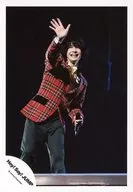 Hey! Say! JUMP / Yuri Chinen / Live Photo / Above the Knees / Costume Red Check Pattern / Right Hand Raised / Left Hand Microphone / Body Tilted / Smile / Official Official photo