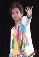 岚/二宫和也/现场照片・上半身・服装白・打底衫黄・左手PA/ARASHI FIRST CONCERT 2006 in Soul