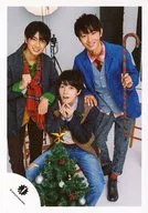 Kansai International Johnnys Jr. / Gather (3 people) / Whole body, costume gray, green, blue, red, brown, cane, Christmas tree, center Nishihata, sitting, two hand pieces / 16 winter "X' mas SHOW 2016" goods shooting / Official Official photo