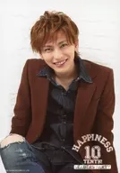Lead/Keymoto Teru / Acima do joelho / Sentado / Preto / Vermelho / Sorriso / Fan Club Event Tour "Leaders Party 10! ~ Felicidade ~" Photo Set A
