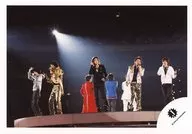 杰尼斯/集合(5人)/伊野尾慧・薮宏太・高木雄也・大野智・樱井翔/横型・现场写真・全身・服装黑・服装金/官方生写真