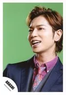 Arashi / Matsujun / Face Up / Costume Black / Purple / Pink / Tie Open / Body Facing Left / Background Green / Official Official photo