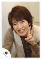 Snow Man / Tatsuya Fukazawa / Bust Up / Costume Brown / Beige / Left Hand Piece / Show Teeth / Background Beige / Official Official photo