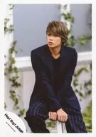 Hey! Say! JUMP / Yuya Takagi / Above-the-knee ・ Costume black ・ Stripe pattern ・ Under both hands ・ Sitting ・ Both hands crossed ・ Eye-left / "Give Me Love" PV & Jacque photo / Official Official photo