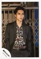 Kanjani Eight / Ryo Nishikido / Upper Body / Costume Black / Shirt / Both Hand Pockets / Eye Right / 16-17 Winter Pants & Goods Photo Shoot / Official Official photo