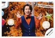 Kanjani Eight / Akihiro Yasuda / Horizontal, Upper body, Costume Orange / Black, Both Hands with Bent Thumb and Index Finger / Wink / Background orange / "EJ Coaster" PV / Official Official photo