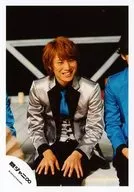 Kanjani Eight / Shodai Yasuda / Knee-Up, Sitting, Costume Silver, Black, Both Knees, Smiling Face, Background Black / Official Official photo