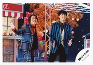 Kanjani Eight / Akihiro Yasuda, Ryo Nishikido / Horizontal, Upper body, Costume blue, black, orange, white, Yasuda right hand, Nishikido two hands par ・ "EJ Coaster" PV / Official Official photo