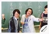 Kanjani Eight / Ryuhei Maruyama, Shodai Yasuda / Horizontal, upper body, costume white, grey, glasses, left hand fist, thrust out, back blackboard, "Gamusara March" PV / Official Official photo