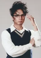 Yu Nakamura 1 / Upper Body / Costume Black / White / Right Hand Left Arm / Left Hand Glasses / Face Soil / Background Grey / Spring Music Action Drama "Sophistry / Run Melos" Official photo