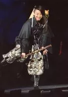 Hiroshi Yazaki (Shiro 隠龍) / Live Photo / Whole Body / Costume Black / Both Hands Stick / Raised Right Foot / Background Black / 2L Size / Meiji-za one hundred fortieth Anniversary 「 Shinshu Tenma Kyo 」