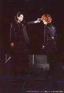 Kentaro ARAKI (Checar) y Daishi SUGIE / Live photo, whole body, clothing black, face, ARAKI Righthand gun, background black, Character Tector shot / stage "Messiah Mesaya - Akatsuki no toki -" Gene Pro Photo Set B