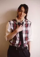 杉江大志/膝上・衣装赤・白・チェック柄・右手ネクタイ・背景白/杉江大志1stファンミーティング ～10日遅れのバースデーイベント～撮りおろし生写真セット