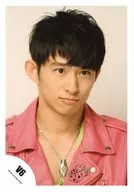 V6 / Ken Miyake / Bust up / Costume pink green / Necklace / Eye-point right / Background beige / Official Official photo