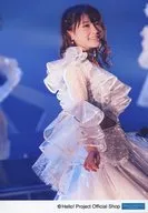 Morning Musume.' 17 / Ayumi Ishida / Live photo, upper body, white and silver costume, left hand hiding, body facing right / Morning Musume.' 17 『 Official photo "Morning Musume.' 16 Concert Tour Autumn ~ MY VISION ~" Live Version Part 4 』