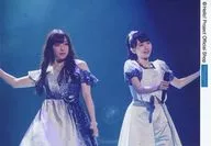 Morning Musume.' 17 / Sho Fukamura and Shunsui OGATA / Live Photo, Horizontal, Above the Knee, White navy clothes, Fukamura on the left and Ogata on the right / Morning Musume.' 17 Official photo 『 "Morning Musume.' 16 Concert Tour Autumn ~ My Vision ~" Live Version Part 5 』.