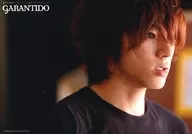 D2/山田裕貴/横型・バストアップ・衣装黒・体右向き/「Dステ16th×TSミュージカルファンデーション GARANTIDO」WE SHOP表参道店限定ブロマイドセット